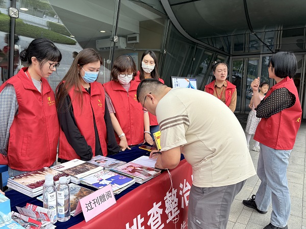 12图书馆书刊赠阅1.jpg